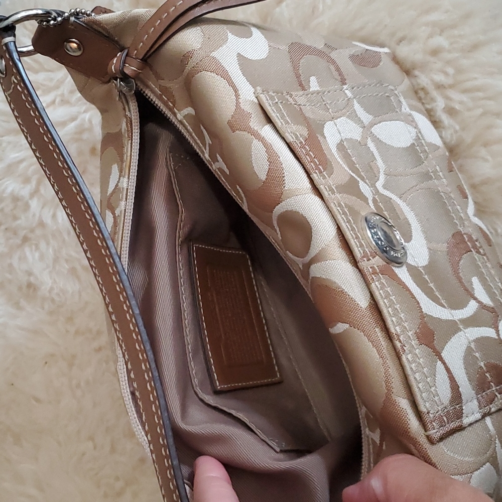 Mini Coach Handbag - Picture 5 of 6